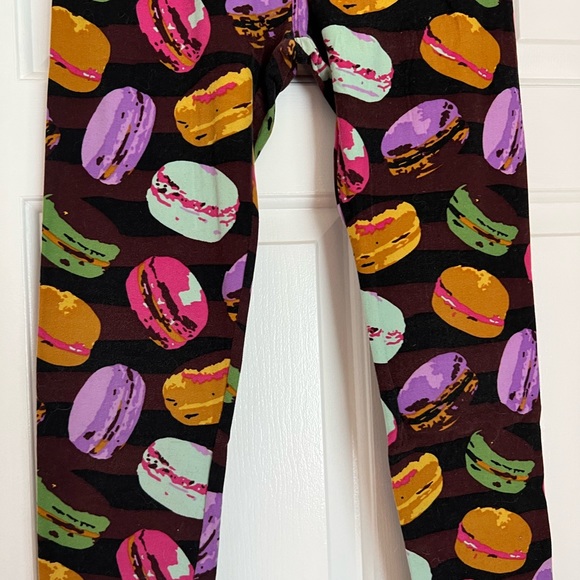 LulaRoe Macaroon Leggings - Picture 2 of 2